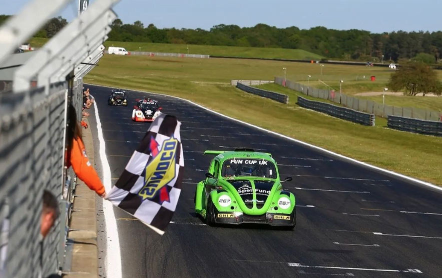 Riley Phillips Triumphs at Snetterton!